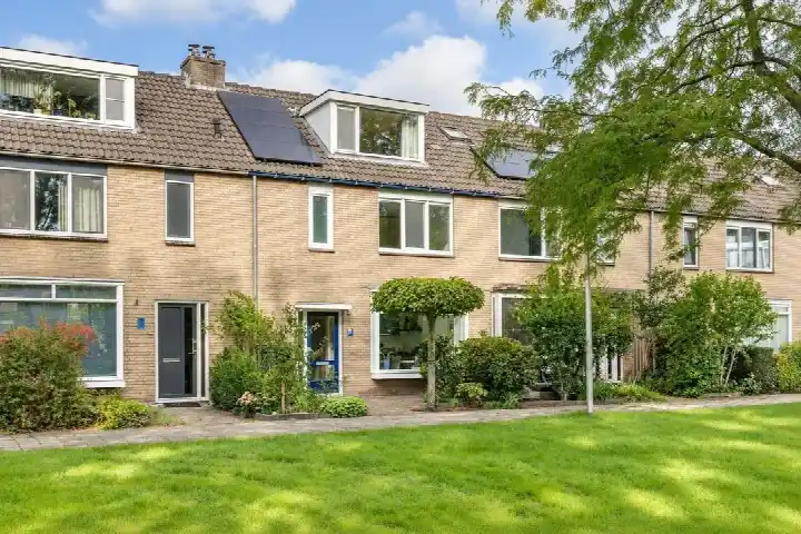 Terraced house for sale: Liszthof 70, Componistenbuurt-Noord Alphen Aan Den Rijn