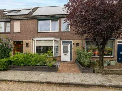 Tussenwoning te koop: Lisztstraat 12, West 2 Dongen
