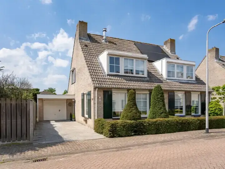 Hoekwoning te koop: Lobithstraat 25, Leeuwerik Oost Tilburg