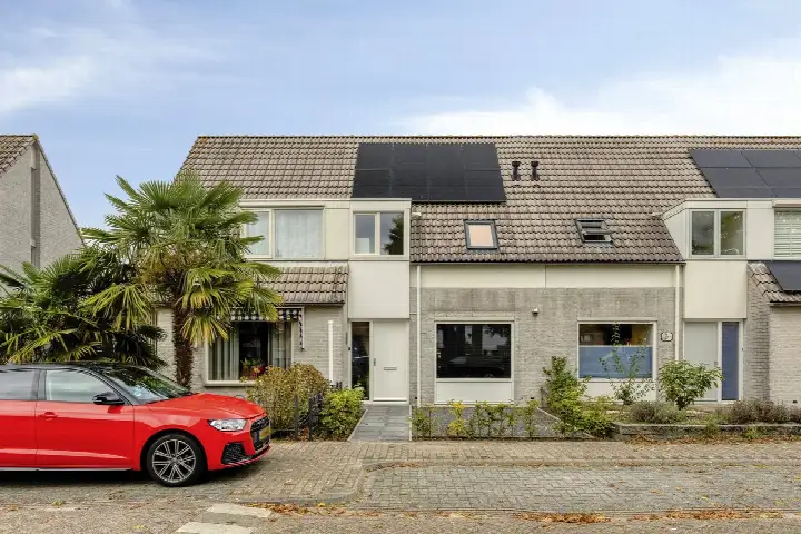 Terraced house for sale: Lochemstraat 93, De Kievit Noord-Oost Tilburg