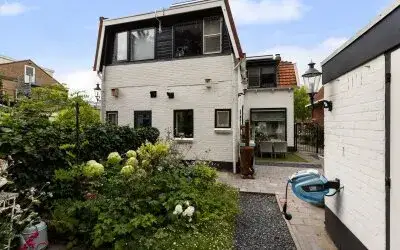 Semi-detached for sale: Lodewijk van Nassaustraat 3, Prins Bernhardstraat en omgeving Zwijndrecht