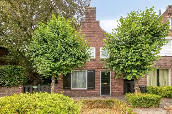 Detached house for sale: Loeffstraat 1, Baardwijk Waalwijk