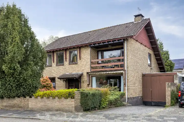 Tussenwoning te koop: Loekemanstraat 4, Aawijk noord 'S-Hertogenbosch