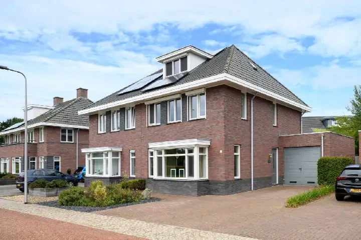 Twee-onder-één-kap te koop: Loevenich 6, Leuvenheim Kern Leuvenheim