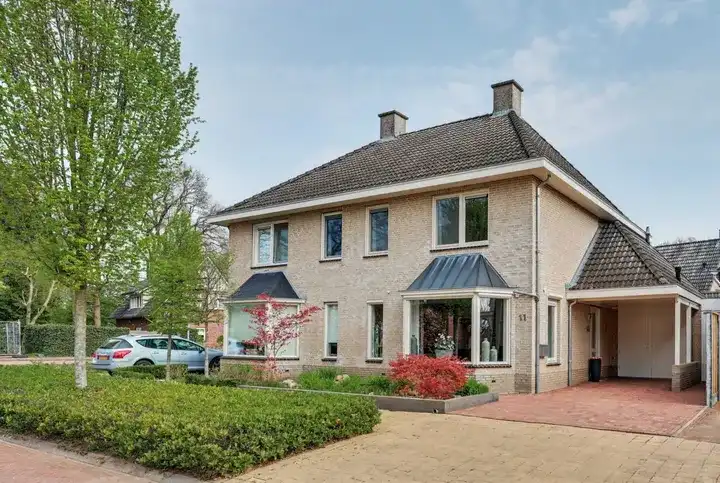 Twee-onder-één-kap te koop: Lomanskamp 11, Beuningen kern Beuningen