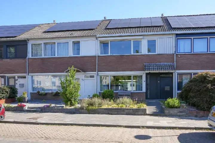 Tussenwoning te koop: Loobeek 38, Oud-Geleen en Haesselderveld Geleen