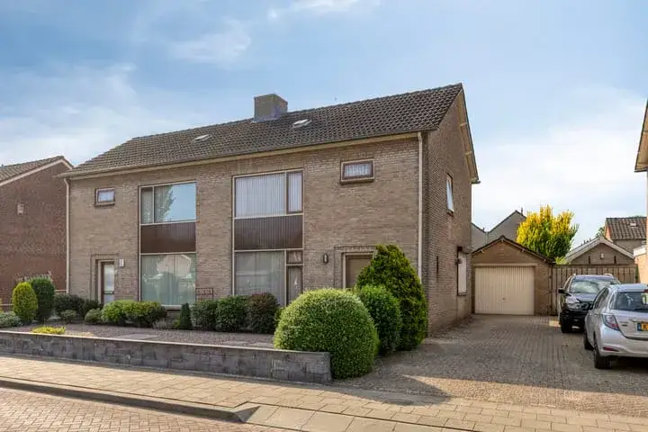 Twee-onder-één-kap te koop: Looierstraat 9, Schaijk Schaijk