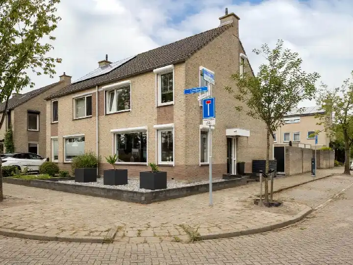 Corner house for sale: Loonberg 2, Bergse Plaat Bergen Op Zoom