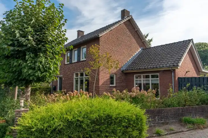 Vrijstaande woning te koop: Loonderweg 21, Waalre Waalre