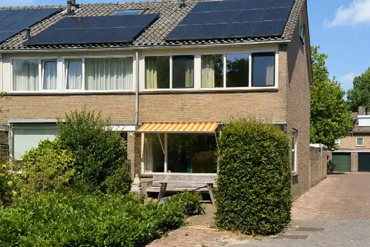 Corner house for sale: Loop 31, Saenegheest Bergen (Nh)