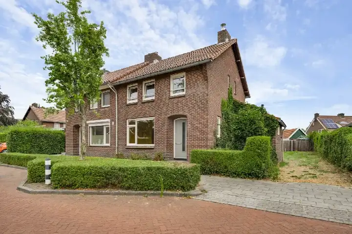 Twee-onder-één-kap te koop: Loosteeg 10, Panningen-Noord Panningen