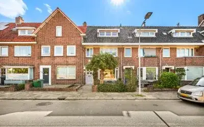 Tussenwoning te koop: Lorentzkade 82, Natuurkundigenbuurt-west Haarlem