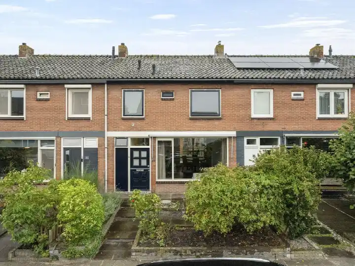 Tussenwoning te koop: Lorentzstraat 11, Flevowijk Kampen