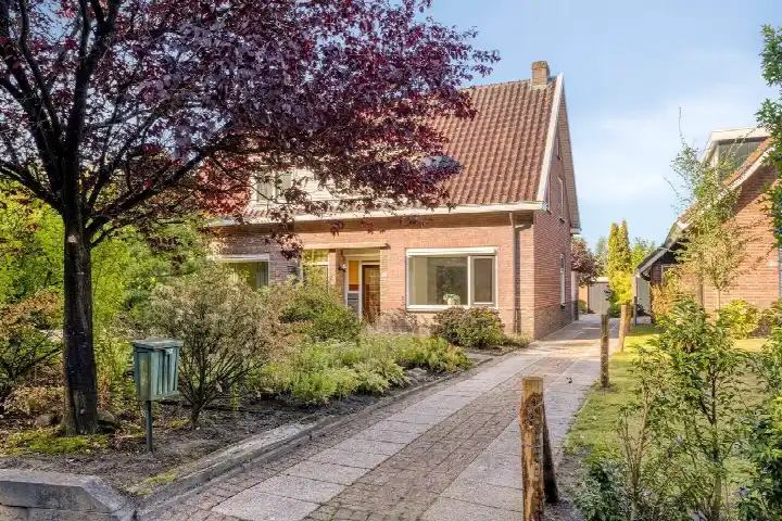 Twee-onder-één-kap te koop: Lossersestraat 172, Zuid-Berghuizen Oldenzaal