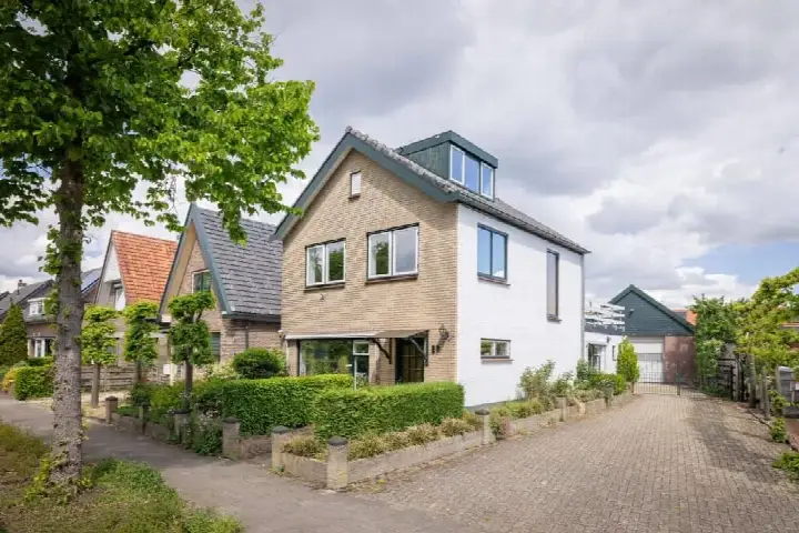 Detached house for sale: Loudonstraat 29, Staatsliedenkwartier Apeldoorn