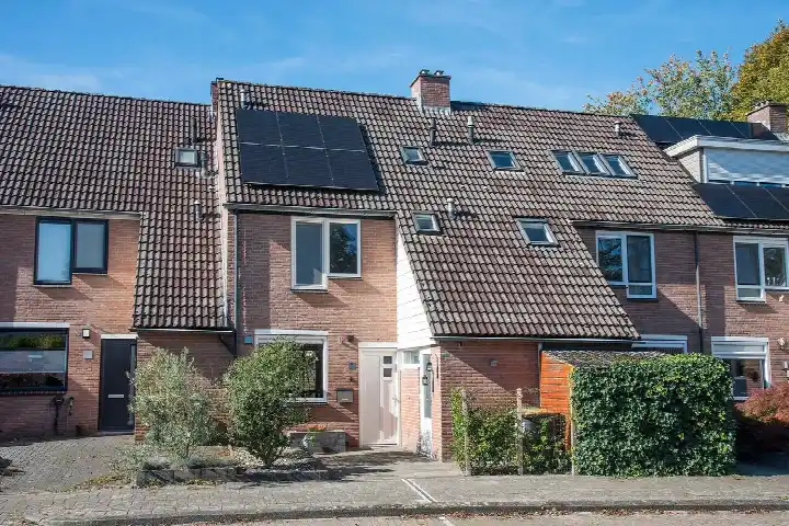 Terraced house for sale: Louis Bouwmeesterstraat 45, Middelhoek Hengelo