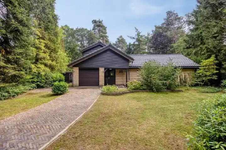 Detached house for sale: Louise de Colignylaan 10, Wilhelminapark Eerbeek