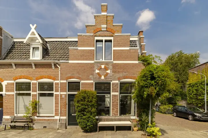 Tussenwoning te koop: Lourens Costerstraat 13, Geschiedschrijversbuurt Haarlem