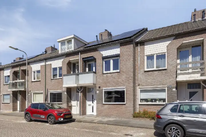 Tussenwoning te koop: Lovensestraat 200, Loven Oost Tilburg
