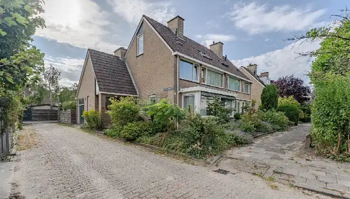 Corner house for sale: Lucas van Leijdenstraat 11, Hazerswoude-Dorp-West Hazerswoude-Dorp