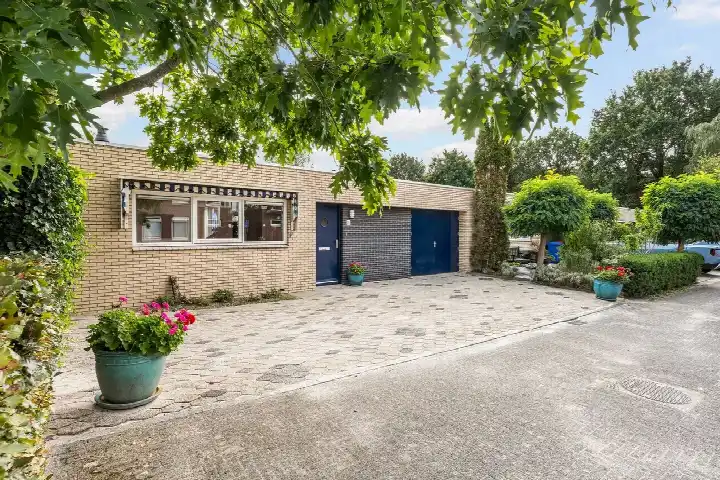 Terraced house for sale: Lünenstraat 11, Hanzeland Zwolle