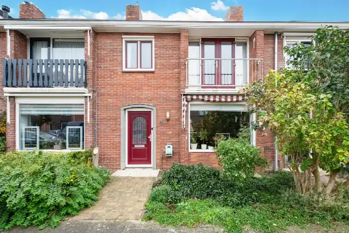 Tussenwoning te koop: Lupinestraat 12, Bloemenbuurt-west Capelle Aan Den Ijssel
