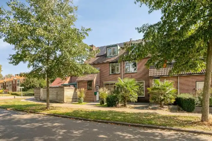 Tussenwoning te koop: Lutuliweg 1, Vegtelarij Epe