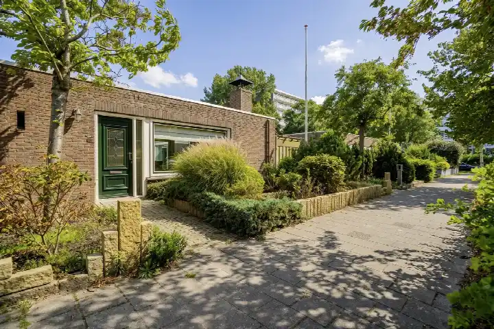 Tussenwoning te koop: Luxemburglaan 192, Zuidbroek Heemskerk