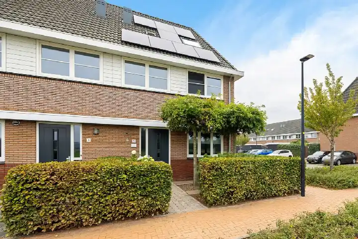 Corner house for sale: Luytkemeer 5, Skoatterwald Heerenveen