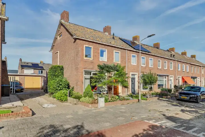 Corner house for sale: M.D.de Grootstraat 81, Goes-Oost Goes
