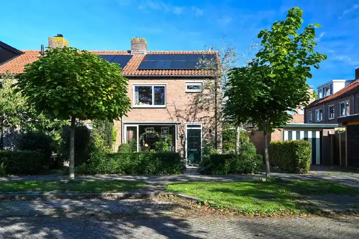 Hoekwoning te koop: Maarschalkstraat 2, Proostdijland Mijdrecht