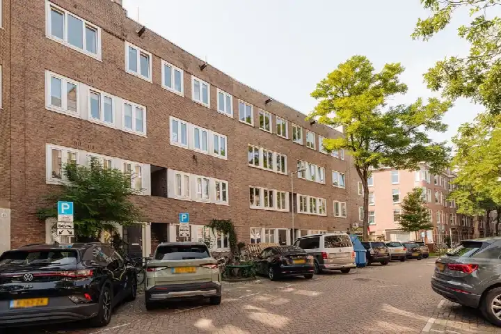 Apartment for sale: Maarten Harpertszoon Trompstraat 43-2, Trompbuurt Amsterdam