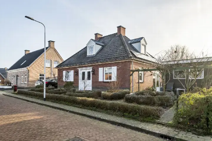Vrijstaande woning te koop: Maasdijk 23, Heerewaarden Heerewaarden
