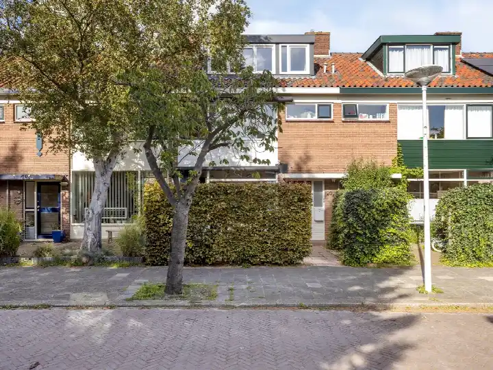 Terraced house for sale: Maasstraat 20, Meerburg Leiden
