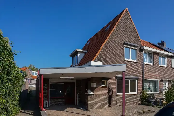 Corner house for sale: Maastrichterlaan 19, Lauradorp Landgraaf