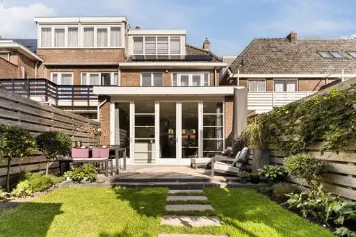 Corner house for sale: Maclaine Pontstraat 32, Burgemeesterskwartier Alkmaar