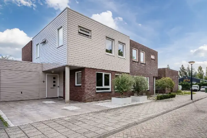 Terraced house for sale: Madagaskar 9, Bomenbuurt Zaandam