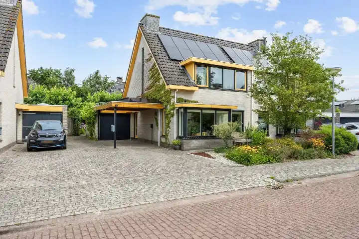 Twee-onder-één-kap te koop: Madelief 11, Eelde Eelde