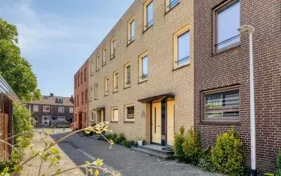 Terraced house for sale: Magnoliaerf 64, Bomenbuurt West Tilburg