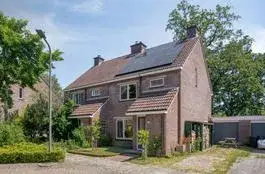 Tussenwoning te koop: Magnolialaan 24, Dieren-Noord boven spoorlijn Dieren