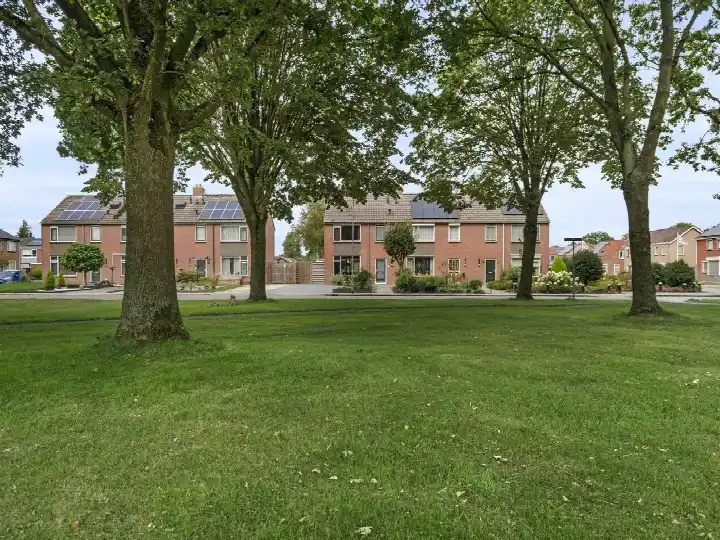 Corner house for sale: Magnoliastraat 31, Bovensmilde-Centrum Bovensmilde