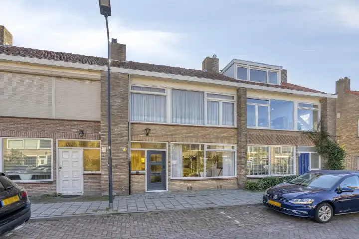 Tussenwoning te koop: Magnoliastraat 97, Tuinzigt Breda