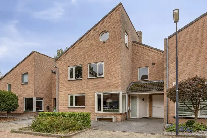 Tussenwoning te koop: Maïsveld 21, Maasakker 'S-Hertogenbosch