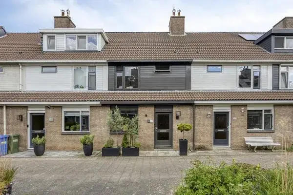 Tussenwoning te koop: Mandenvlechter 145, Ambachtenbuurt-Oost Alphen Aan Den Rijn