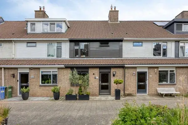 Terraced house for sale: Mandenvlechter 145, Ambachtenbuurt-Oost Alphen Aan Den Rijn
