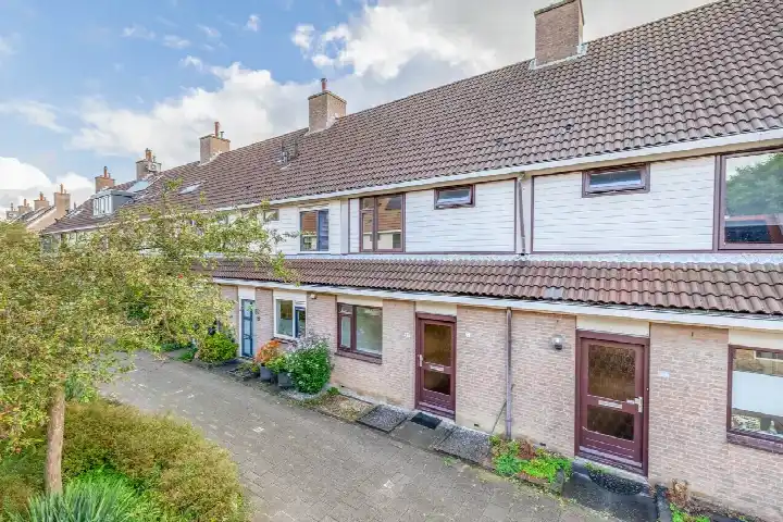 Tussenwoning te koop: Mandenvlechter 89, Ambachtenbuurt-Oost Alphen Aan Den Rijn