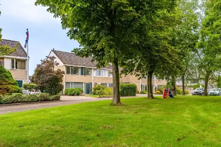 Tussenwoning te koop: Maneil 5, Bierum Bierum