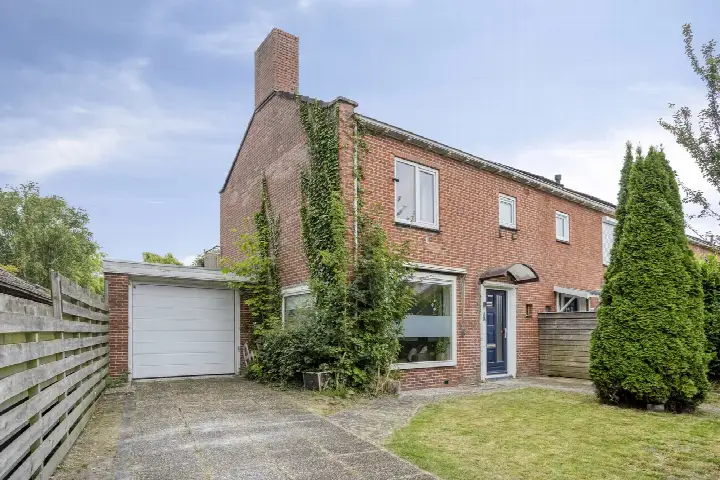 Corner house for sale: Marconistraat 34, De Lariks Oost Assen