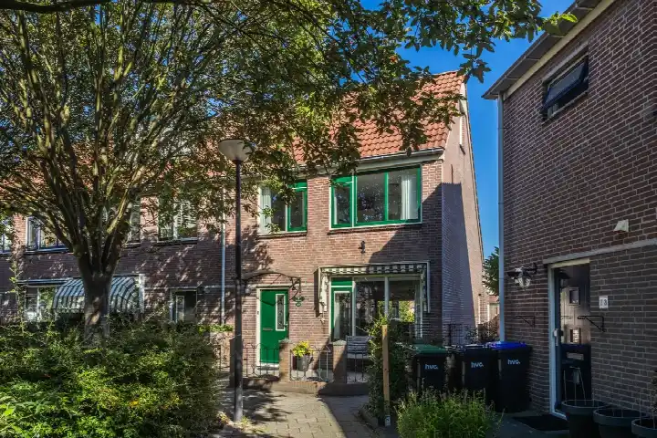 Hoekwoning te koop: Marga Klompélaan 25, Overbos Beverwijk