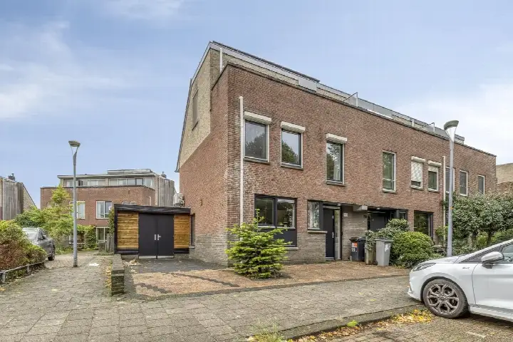 Corner house for sale: Marga Klompésingel 192, Hoofddorp Toolenburg Oost Hoofddorp